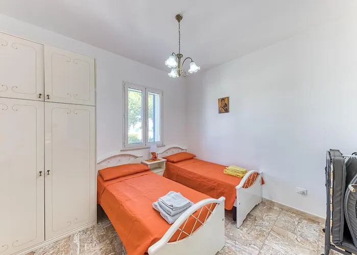 E E Leviche * Кастриньяно-дель-Капо