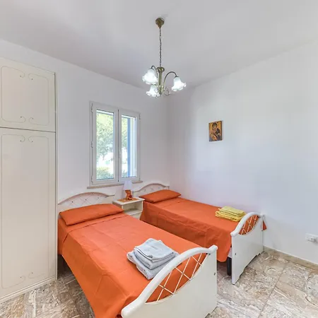 E E Leviche * Castrignano del Capo