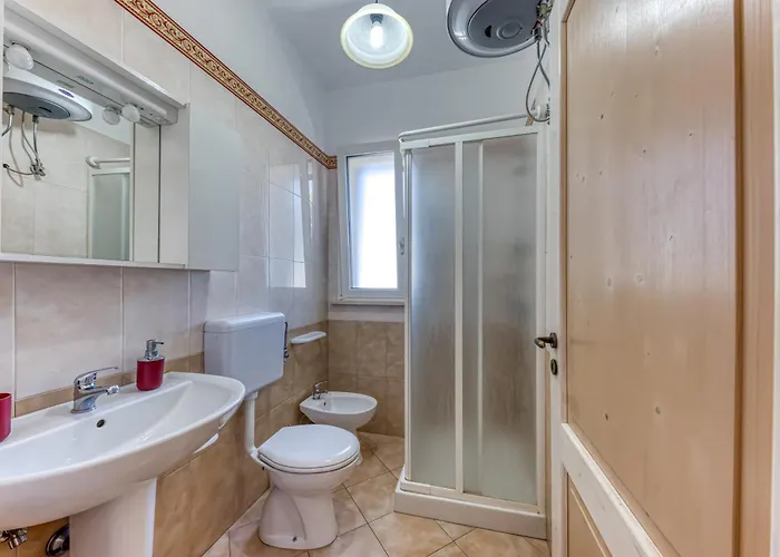 E E Leviche בית נופש